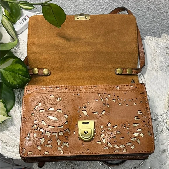 Patricia Nash Lanza Three Way Convertible Crossbody - Picture 8 of 14